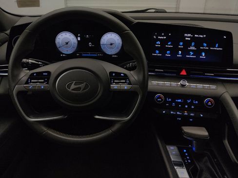 Used 2025 Hyundai Elantra SEL FWD image 22