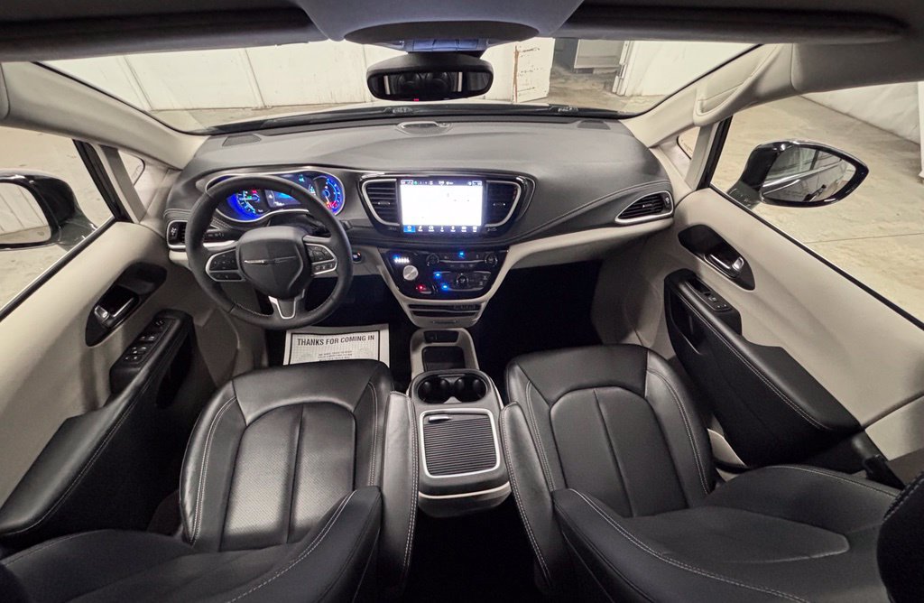 Used 2024 Chrysler Pacifica Limited FWD image 12