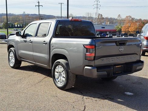 Used 2023 Nissan Frontier SV image 3