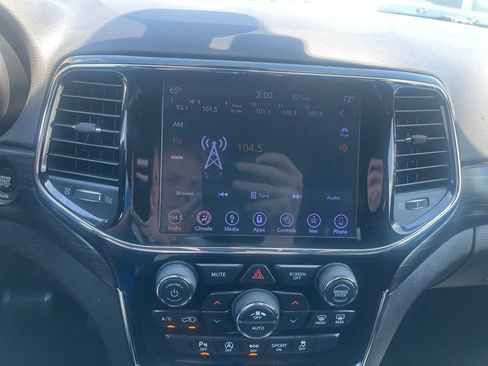 Used 2019 Jeep Grand Cherokee Altitude RWD image 25