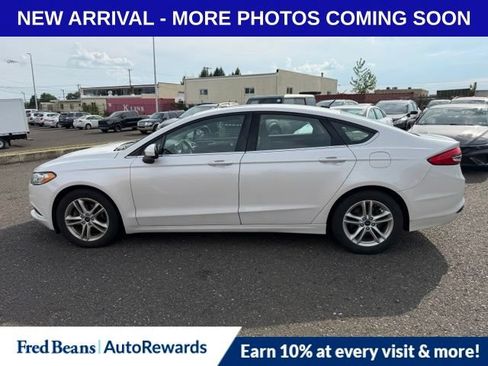 Used 2018 Ford Fusion SE w/ Fusion SE Technology Package FWD image 4