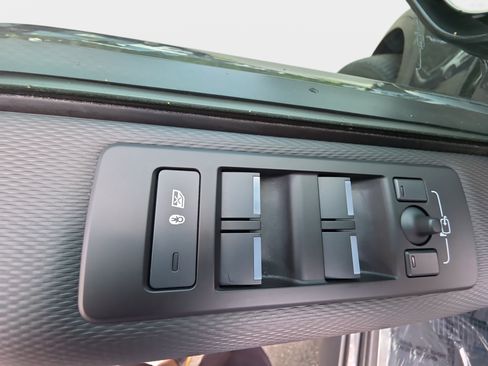 Certified 2025 Land Rover Discovery Dynamic SE AWD/4WD image 28