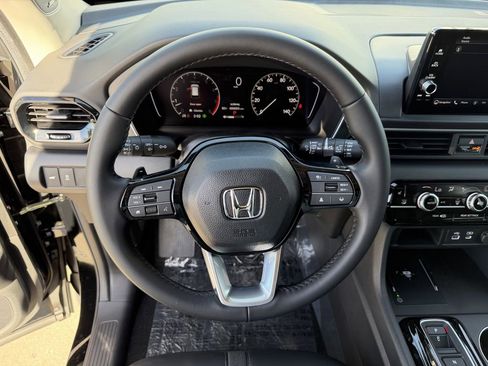 New 2025 Honda Pilot Touring image 27