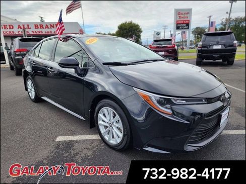 Used 2023 Toyota Corolla LE image 1