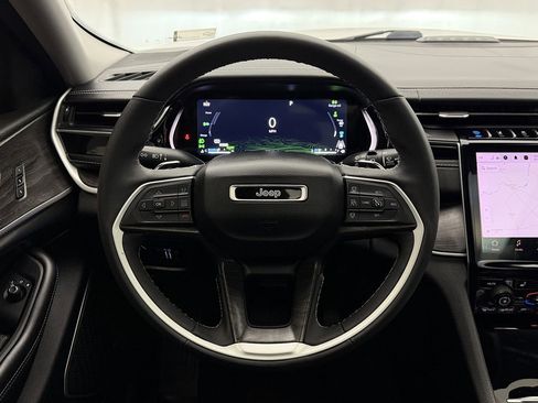 Used 2022 Jeep Grand Cherokee Limited 4xe image 12