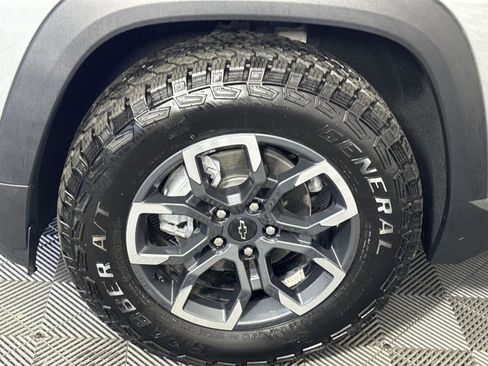 Used 2025 Chevrolet Equinox ACTIV image 10