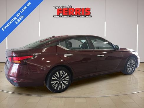 Used 2024 Nissan Altima 2.5 SV FWD image 5