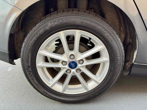 Used 2018 Ford Focus SE FWD image 13