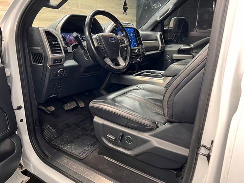 Used 2022 Ford F250 Platinum w/ FX4 Off-Road Package image 3