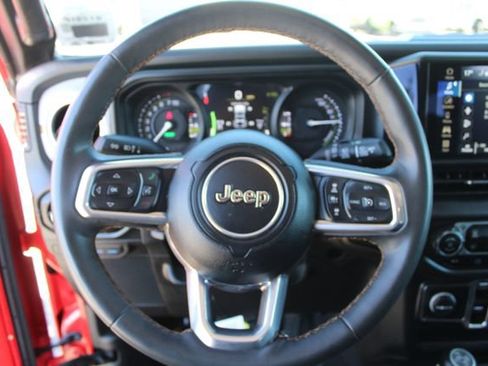 Used 2024 Jeep Wrangler Unlimited Sahara AWD/4WD image 16