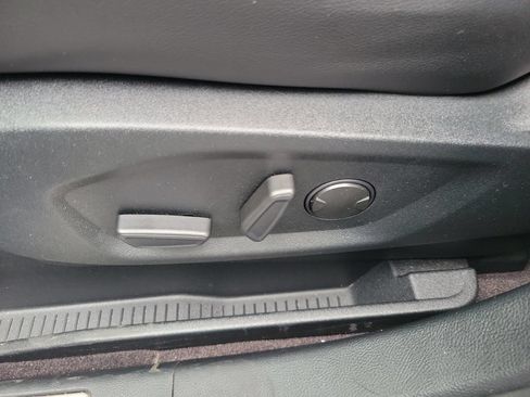 Used 2020 Ford Edge Titanium w/ Equipment Group 301A FWD image 17