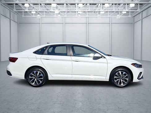 Certified 2025 Volkswagen Jetta S image 7