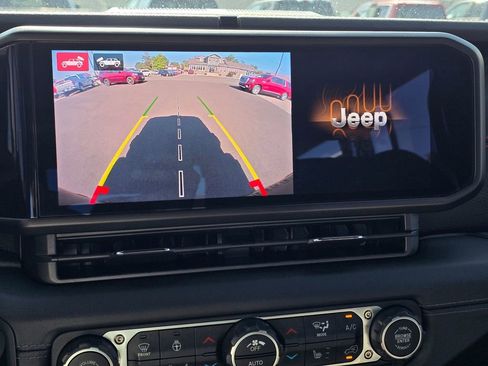 Used 2024 Jeep Wrangler Unlimited Rubicon image 34