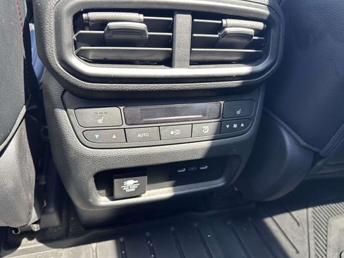 Used 2025 Honda Pilot Black Edition image 11