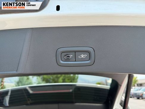 Used 2025 Volvo XC40 B5 Plus AWD/4WD image 34