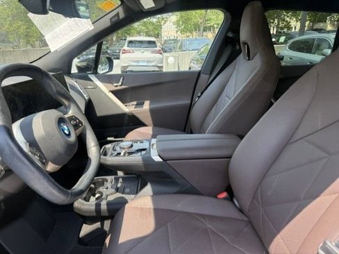 Used 2024 BMW iX xDrive50 w/ Sport Package AWD/4WD image 3