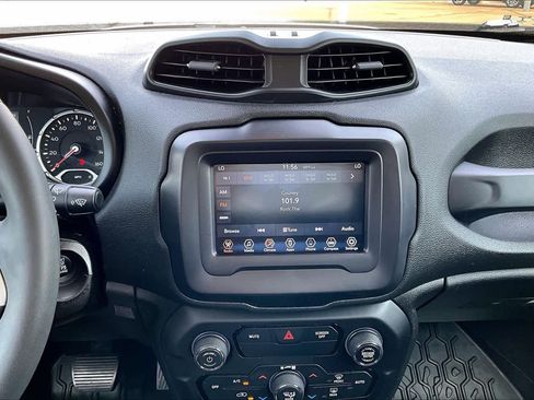 Used 2018 Jeep Renegade Latitude FWD image 7