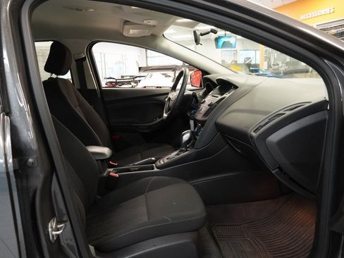 Used 2016 Ford Focus SE w/ SE Cold Weather Package image 27