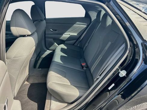 Used 2022 Hyundai Elantra SEL FWD image 30