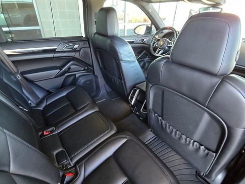Used 2017 Porsche Cayenne S image 18