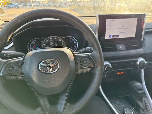 Used 2025 Toyota RAV4 XLE image 19