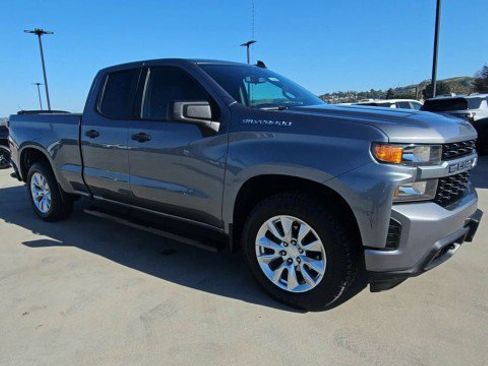 Used 2020 Chevrolet Silverado 1500 Custom w/ Custom Value Package RWD image 2