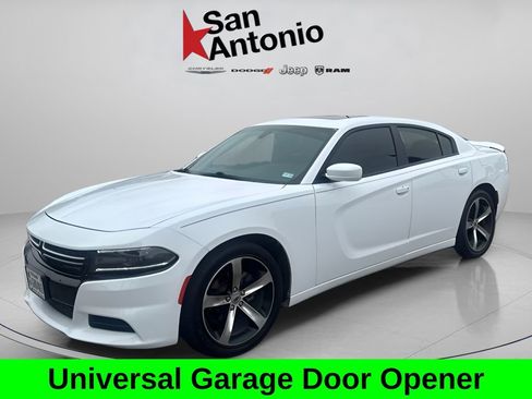 Used 2017 Dodge Charger SE w/ Power Sunroof Group RWD image 7