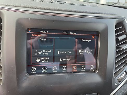 Used 2021 Jeep Cherokee Latitude Plus image 8