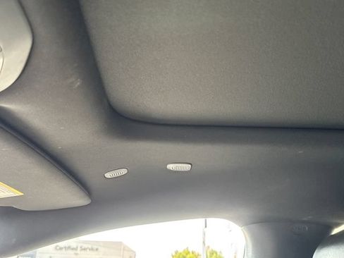 Used 2025 Chrysler Pacifica Limited FWD image 18