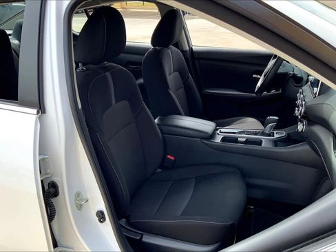 Used 2025 Nissan Sentra SV FWD image 9