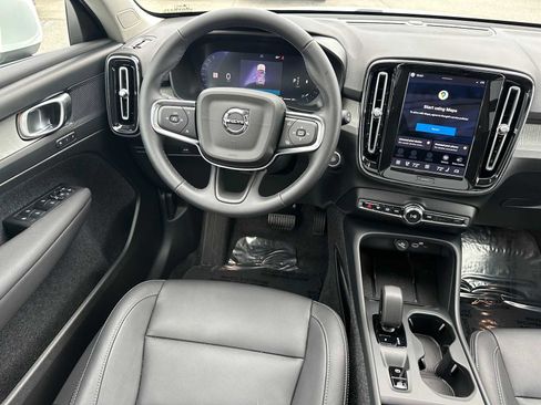 Used 2025 Volvo XC40 B5 Core w/ Protection Package Premier AWD/4WD image 17