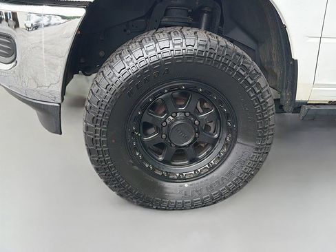 Used 2022 RAM 2500 Tradesman w/ Chrome Appearance Group AWD/4WD image 26