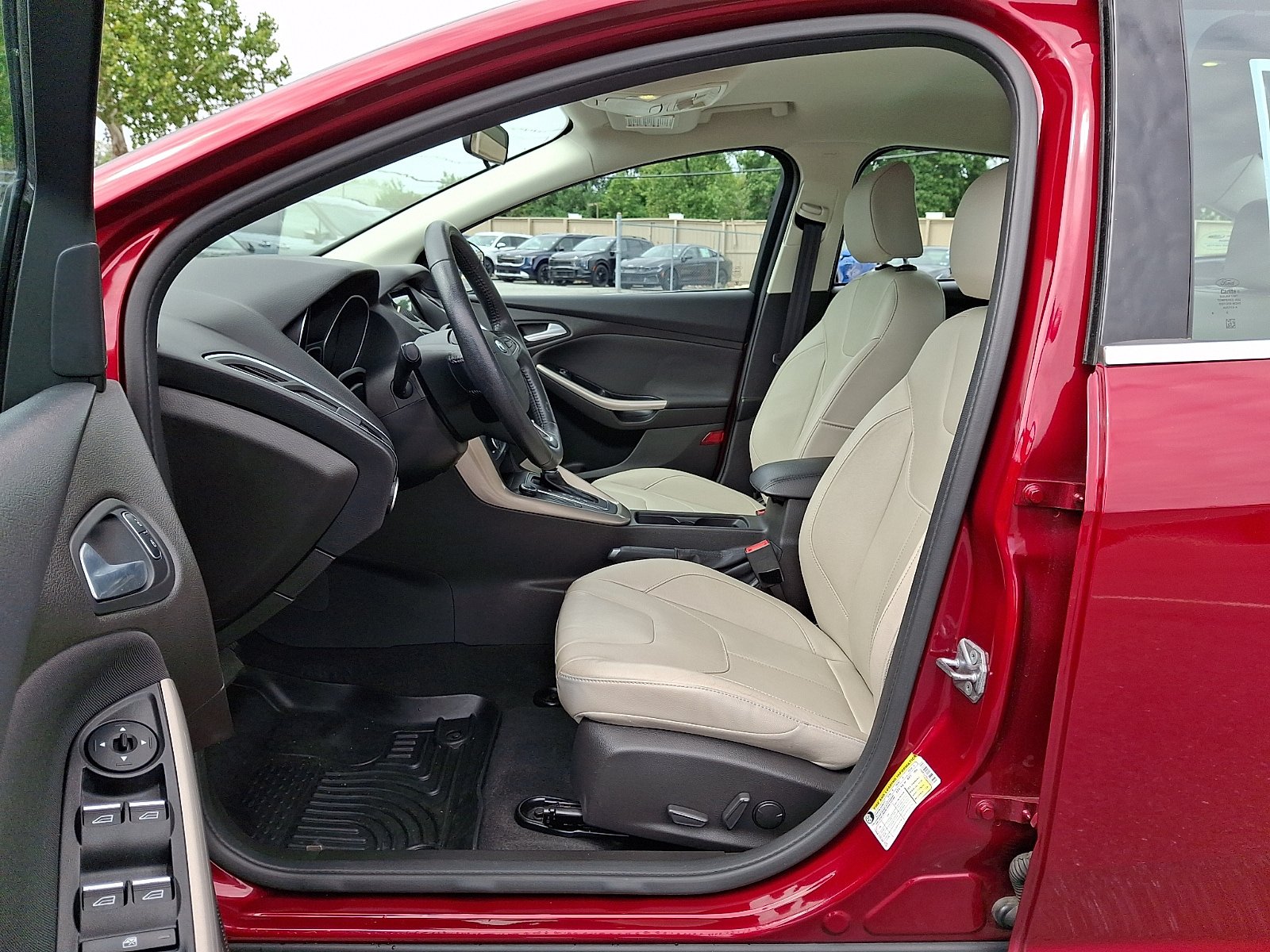 Used 2016 Ford Focus Titanium FWD image 14