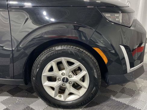 Used 2023 Kia Soul LX w/ LX Technology Package FWD image 11