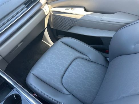 New 2026 Kia Carnival EX FWD image 30