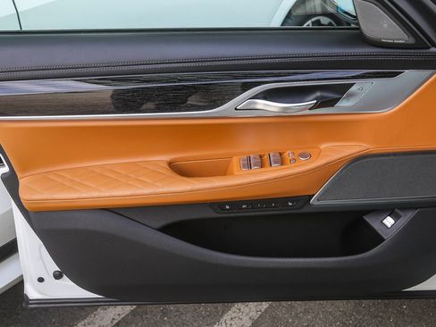 Certified 2022 BMW 750i xDrive w/ Autobahn Package AWD/4WD image 18