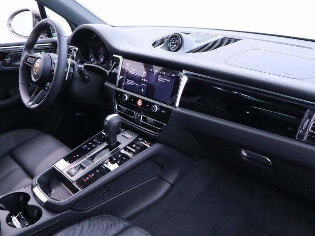 Certified 2025 Porsche Macan Turbo AWD/4WD image 4