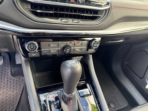 Used 2025 Jeep Compass Trailhawk AWD/4WD image 19