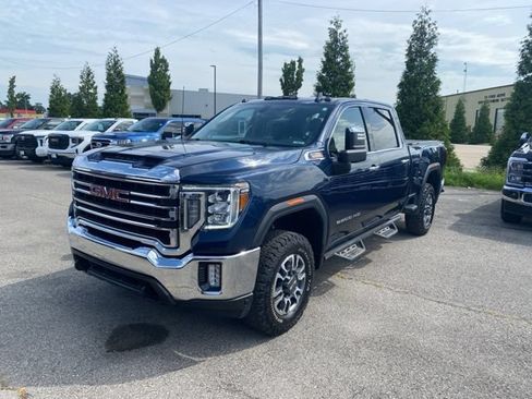 Used 2022 GMC Sierra 2500 SLT w/ SLT Convenience Package AWD/4WD image 2