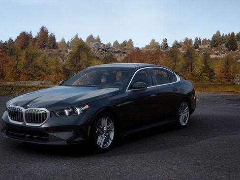 Used 2025 BMW 530i w/ Premium Package image 31