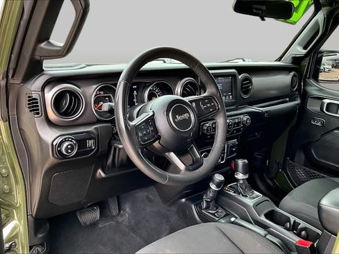 Used 2023 Jeep Gladiator Sport AWD/4WD image 16