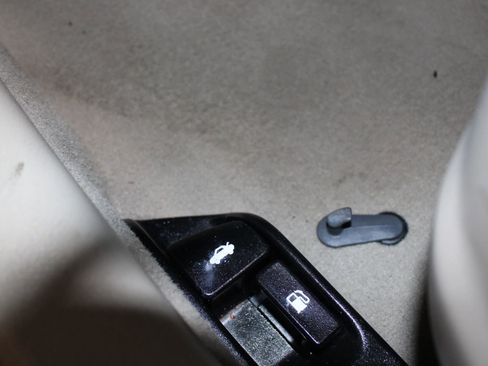 Used 2010 Toyota Camry LE FWD image 11