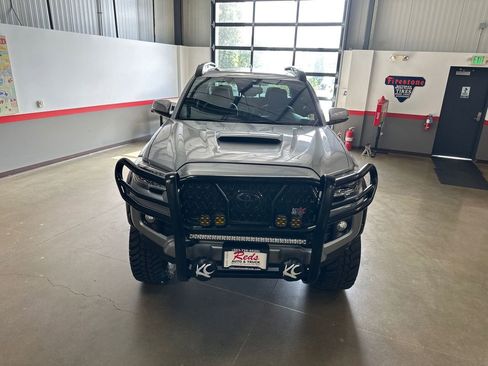 Used 2019 Toyota Tacoma TRD Sport image 4