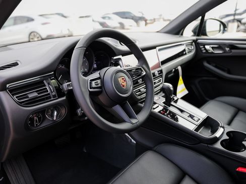 Certified 2026 Porsche Macan S AWD/4WD image 4