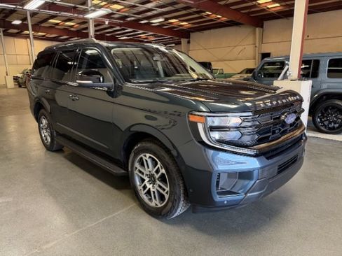 Used 2025 Ford Expedition Active AWD/4WD image 5