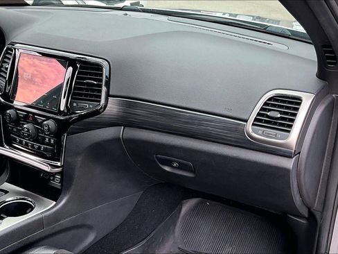 Used 2019 Jeep Grand Cherokee Altitude AWD/4WD image 12
