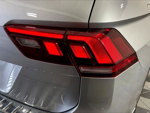 Used 2023 Volkswagen Tiguan SE image 40