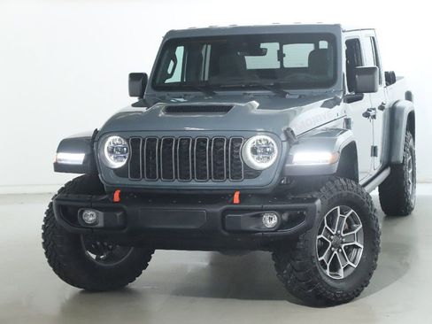 Used 2025 Jeep Gladiator Mojave image 3