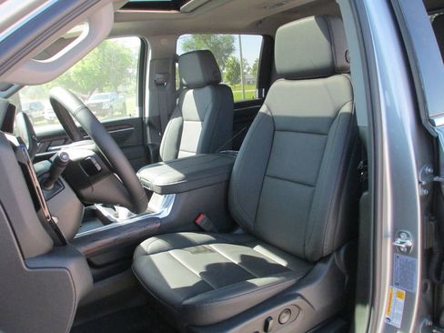 New 2026 GMC Sierra 2500 SLT w/ SLT Premium Package AWD/4WD image 11