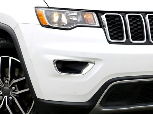 Used 2019 Jeep Grand Cherokee Limited image 3